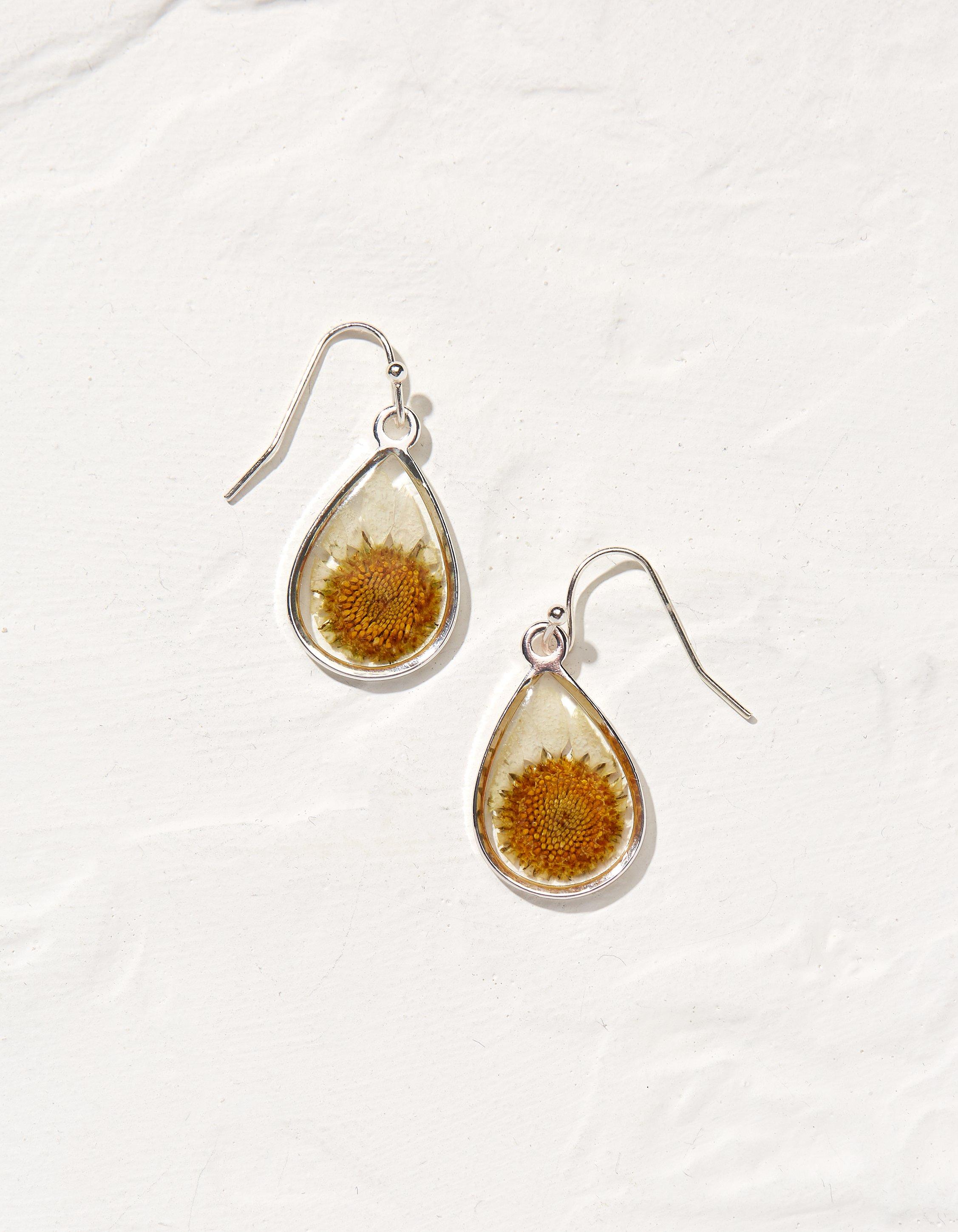 Pressed shop daisy earrings