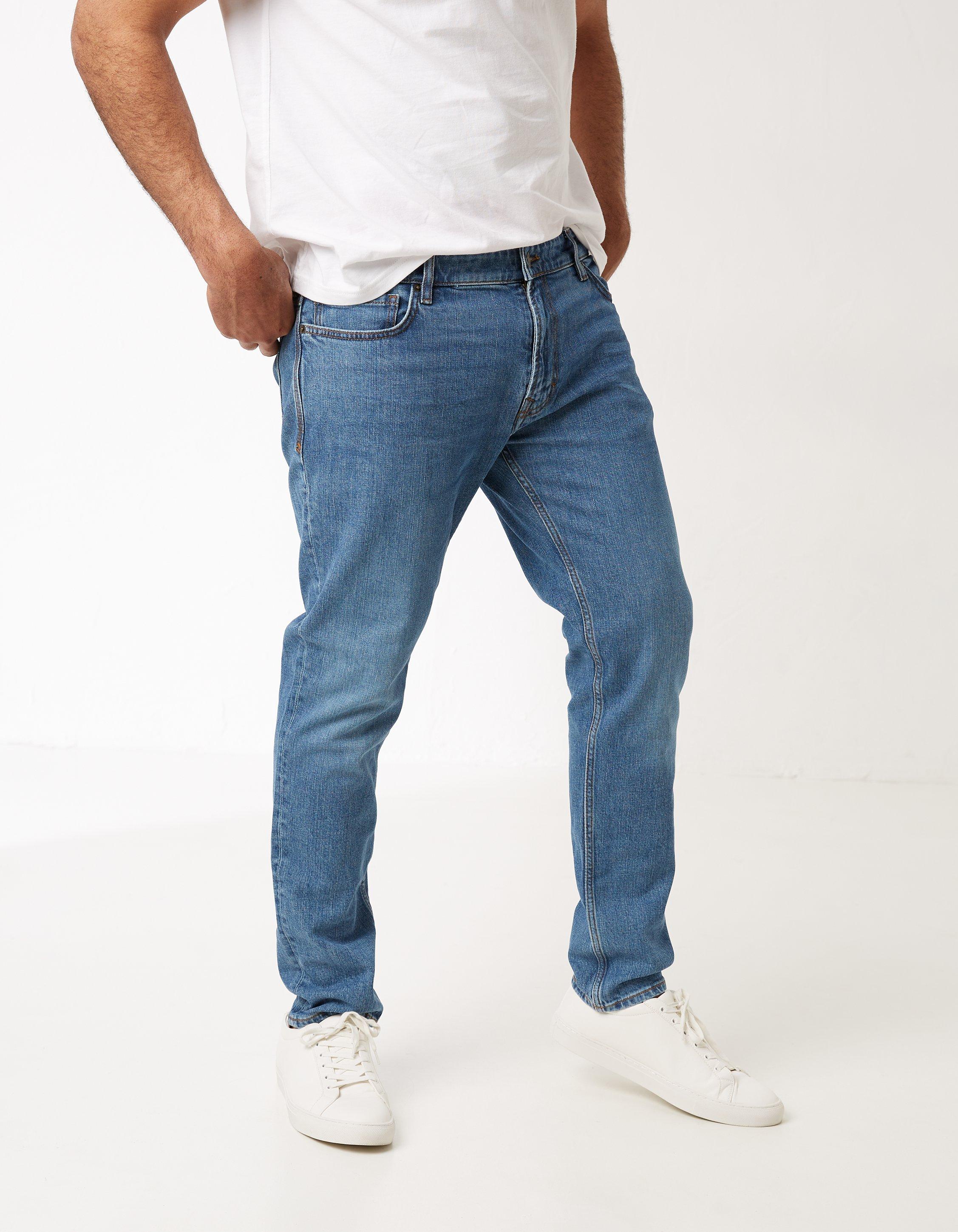 Light wash tapered outlet jeans