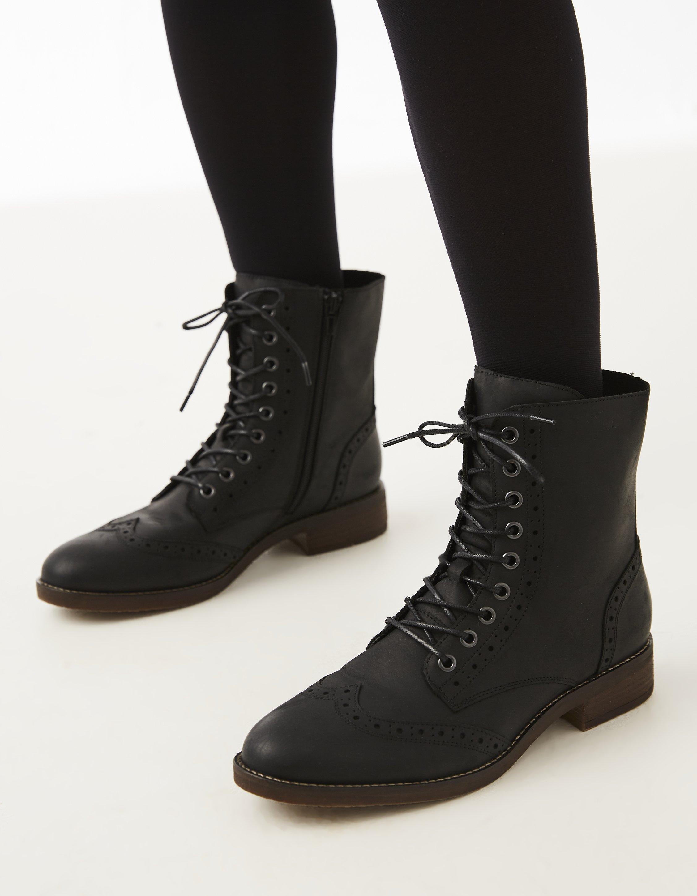 toms black navi boots