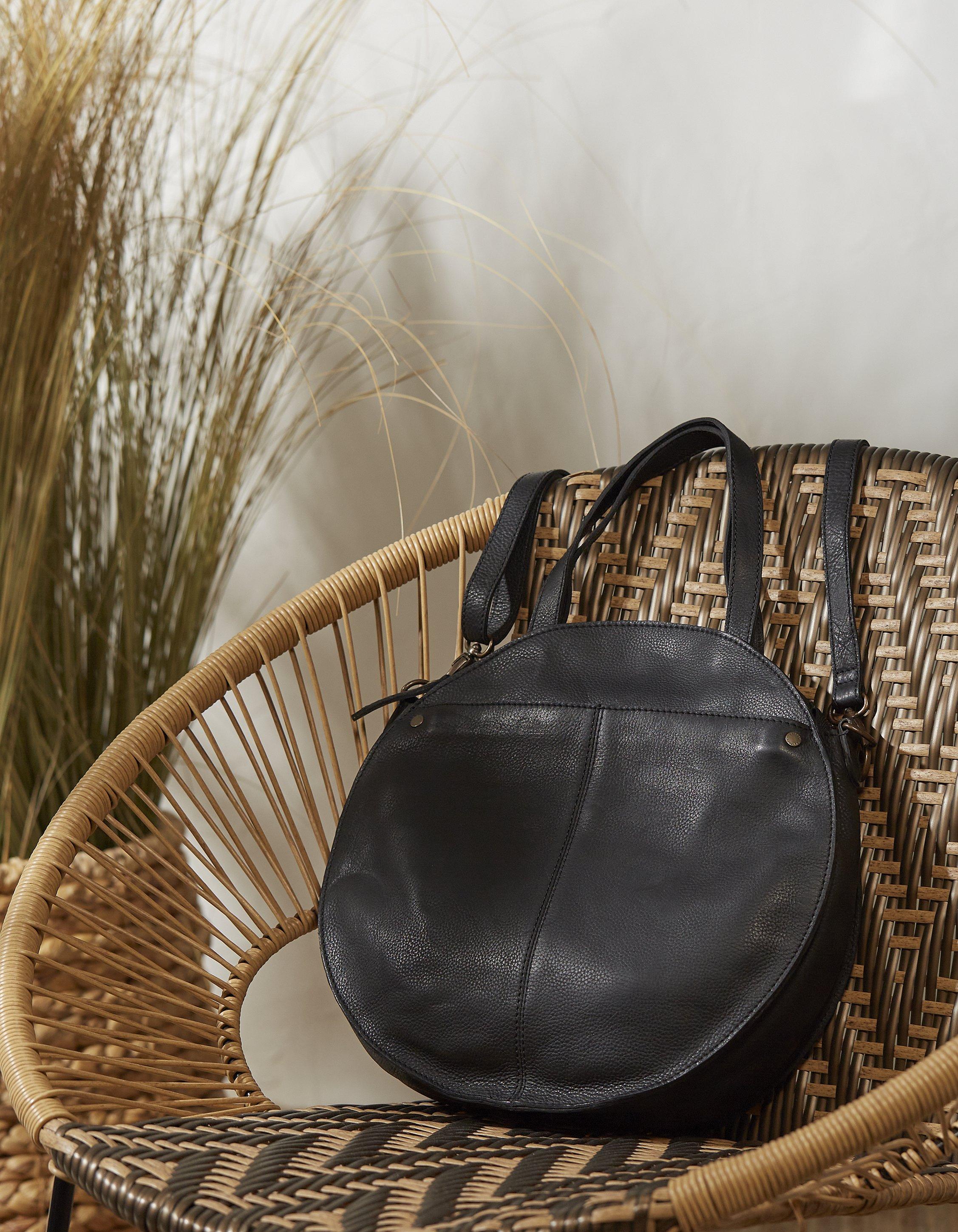 Round store leather bag