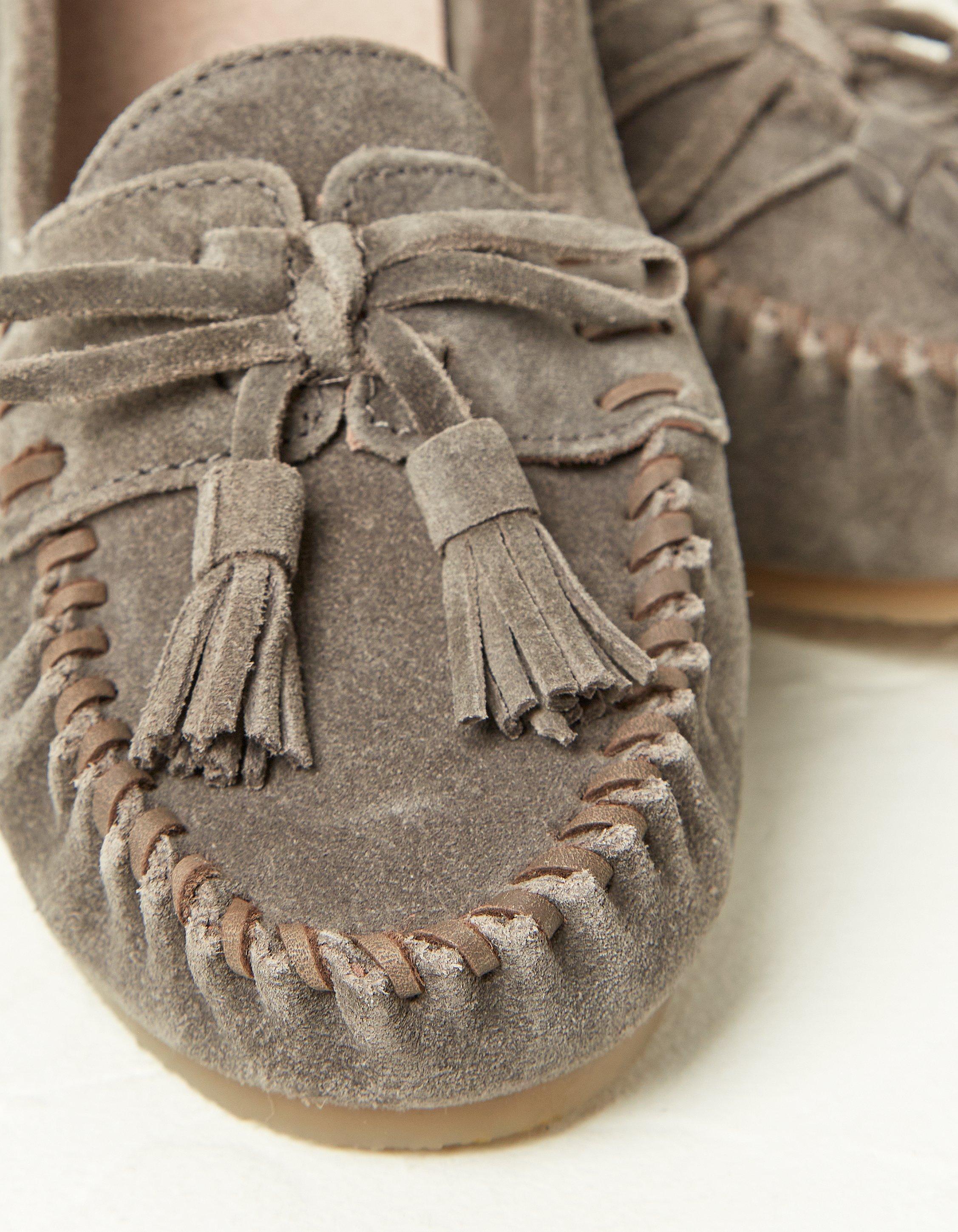 Fat store face moccasins