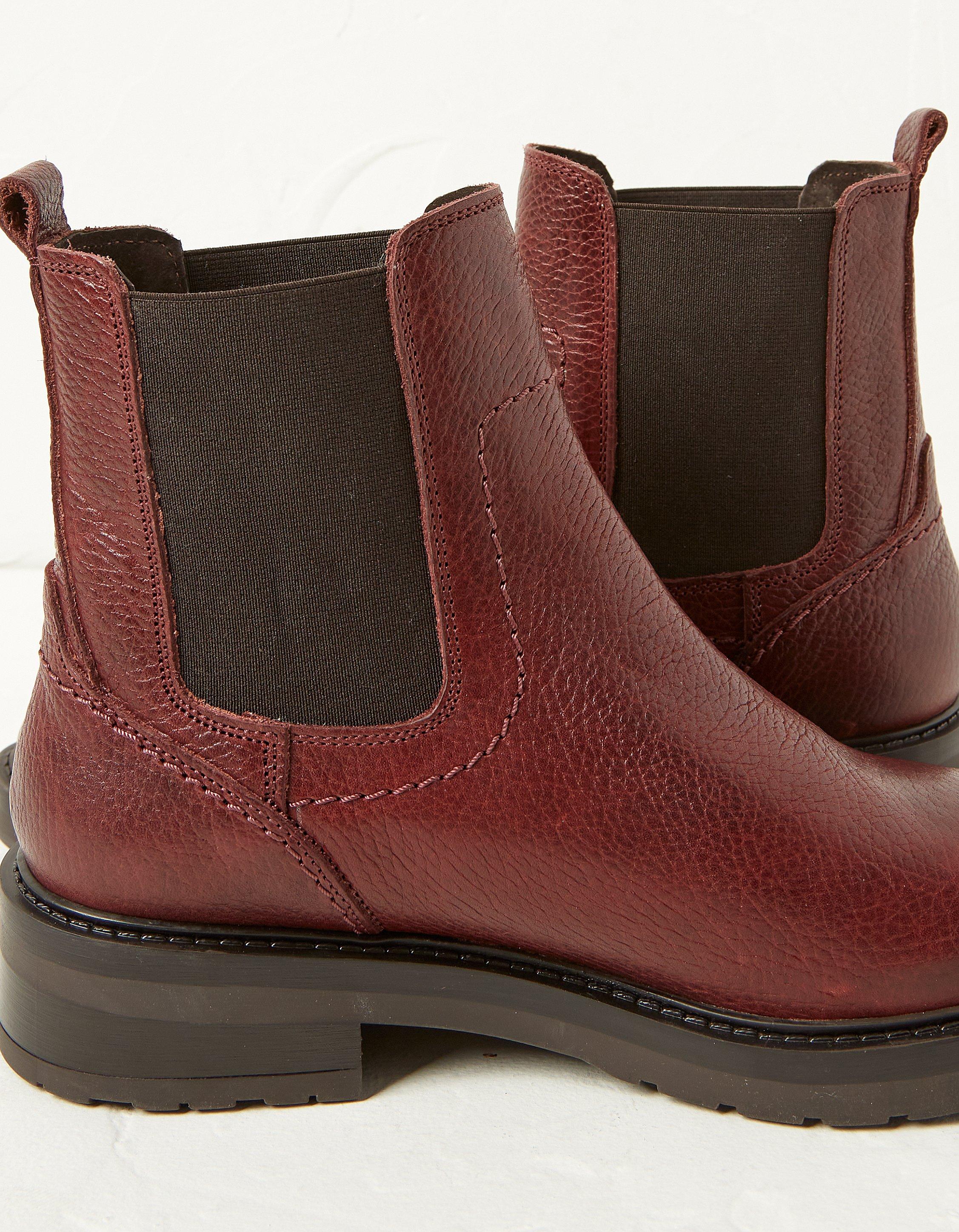 Burgundy shop chelsea boots