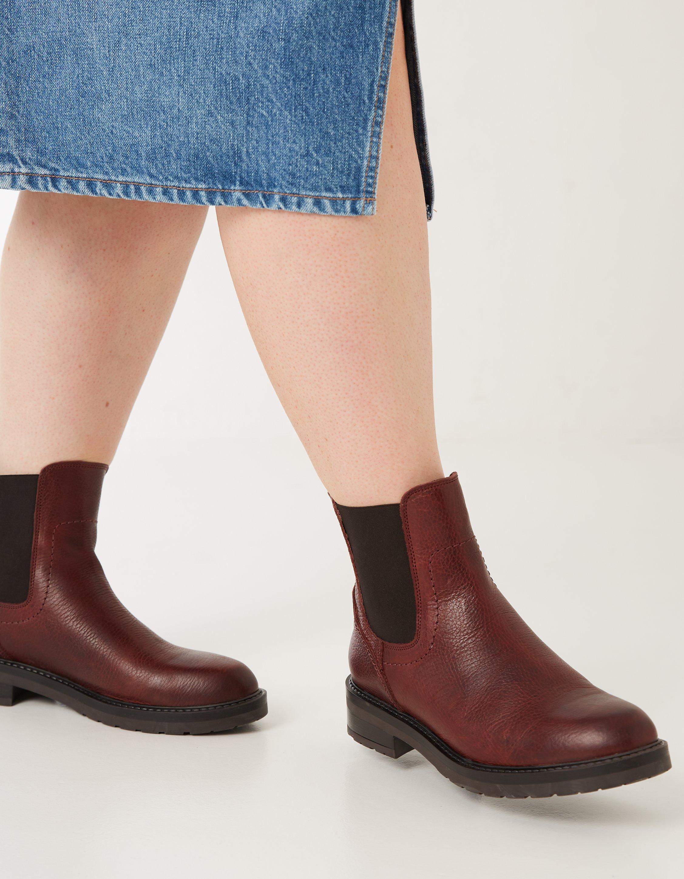 Chelsea on sale boots maroon