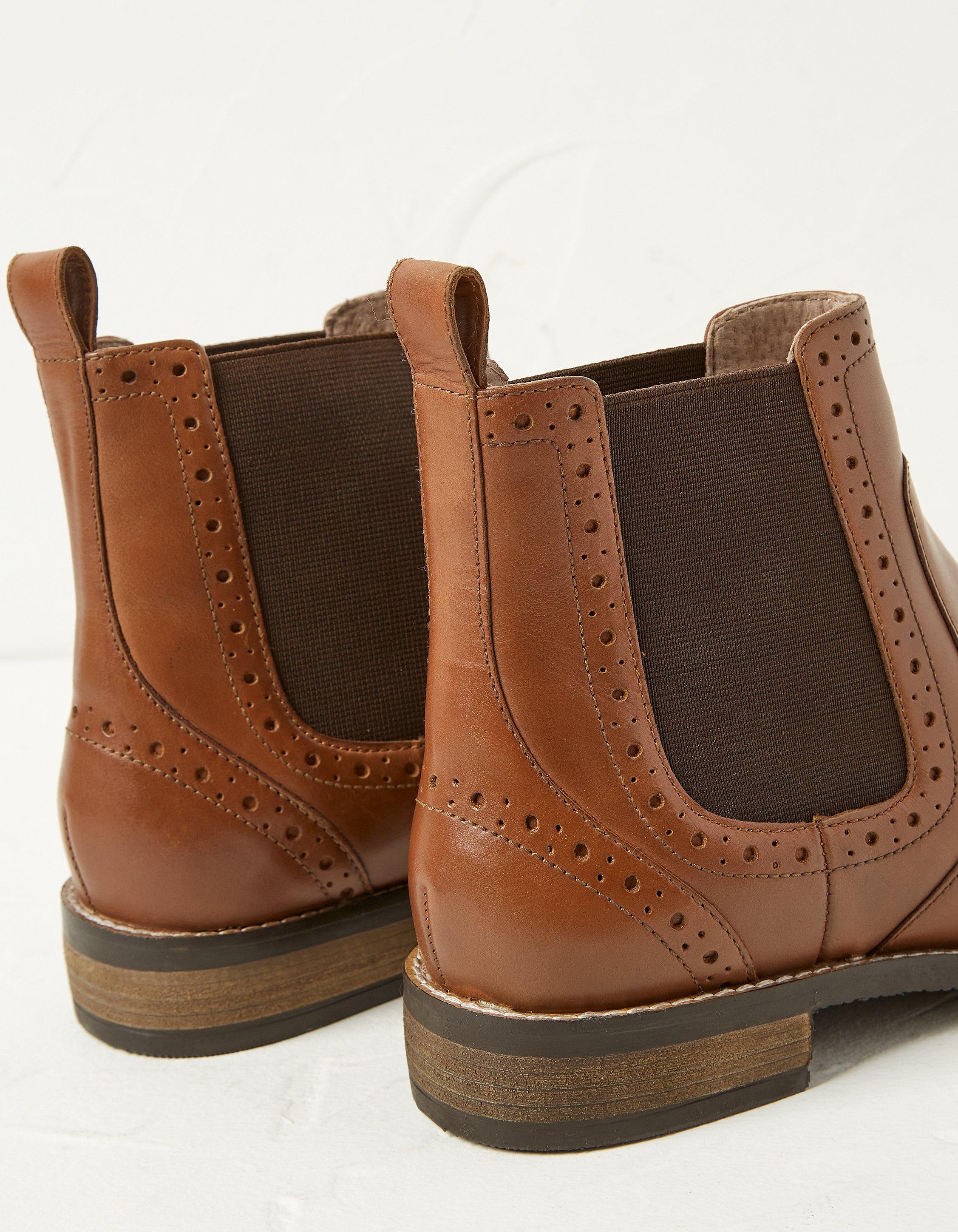 Tan brogue shop chelsea boots ladies