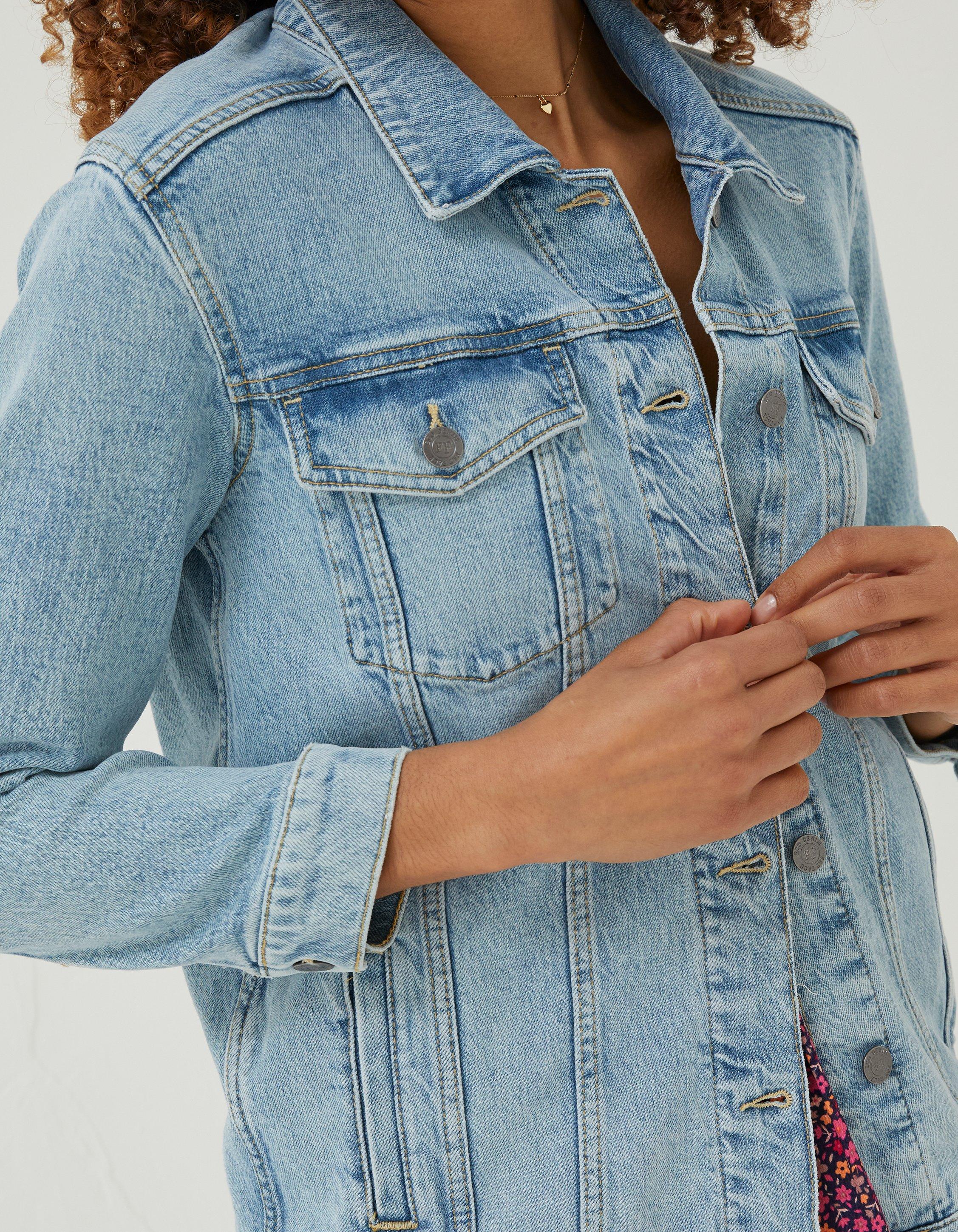 Blue Denim Jacket With Pocket Details