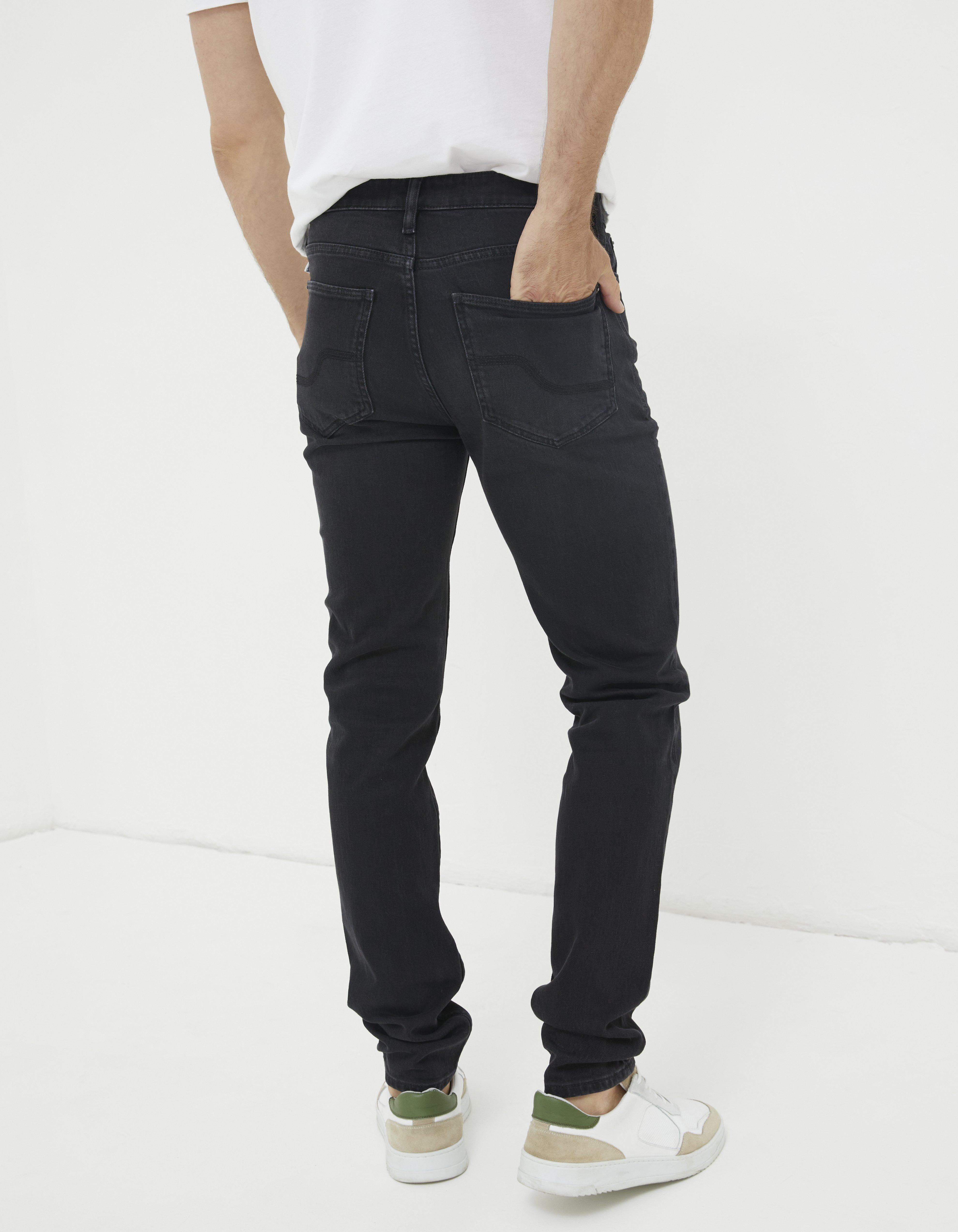 Slim fit store jeans with sneakers