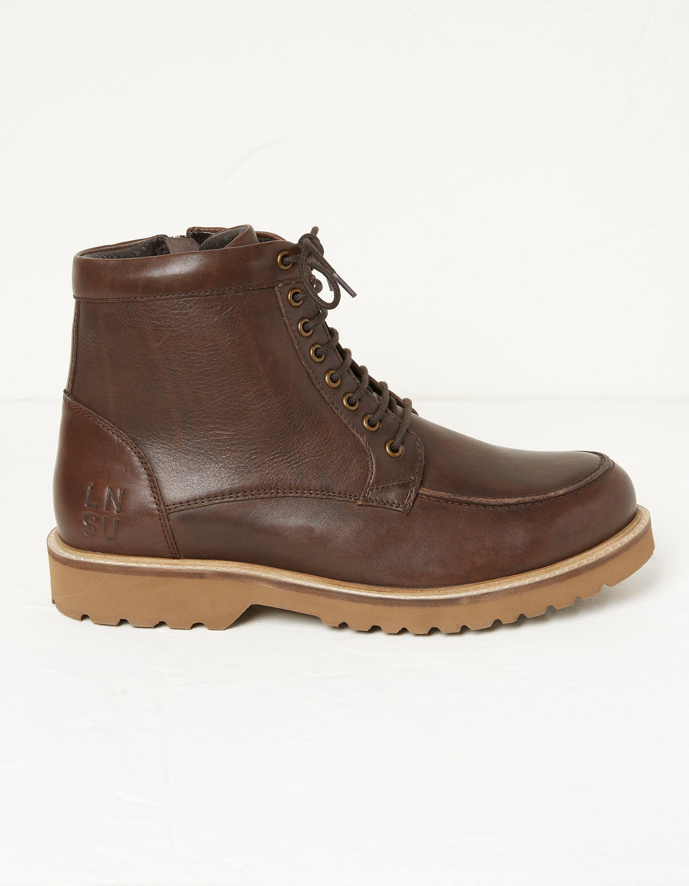 Flat front outlet boots