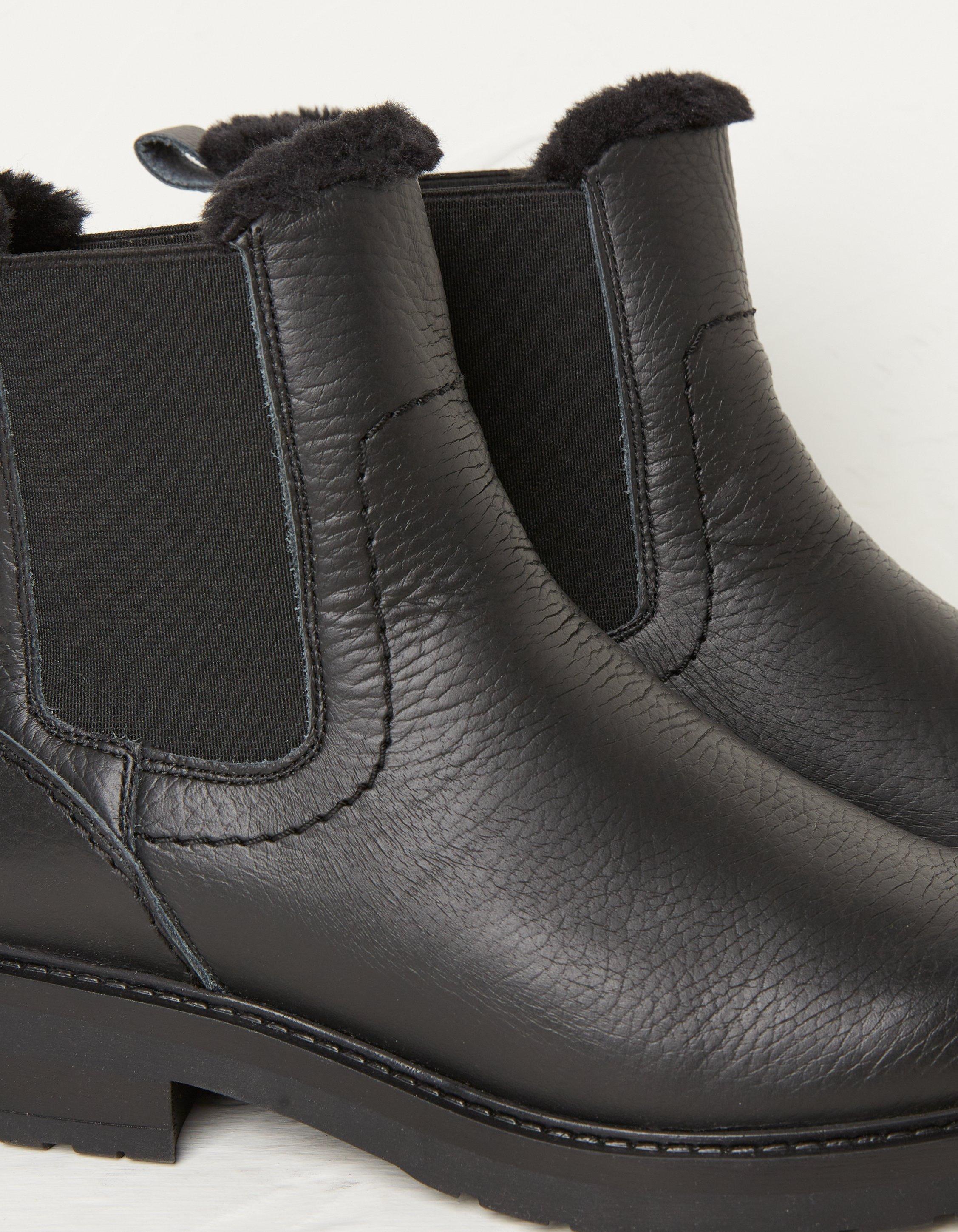 Chelsea boots with store fur lining