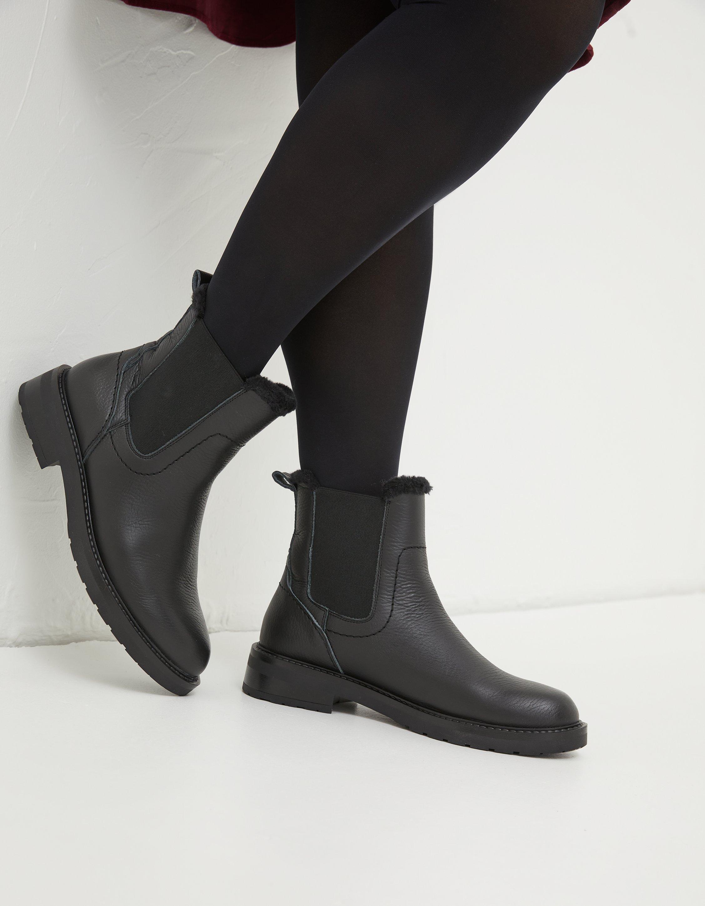 Black fur shop trim boots