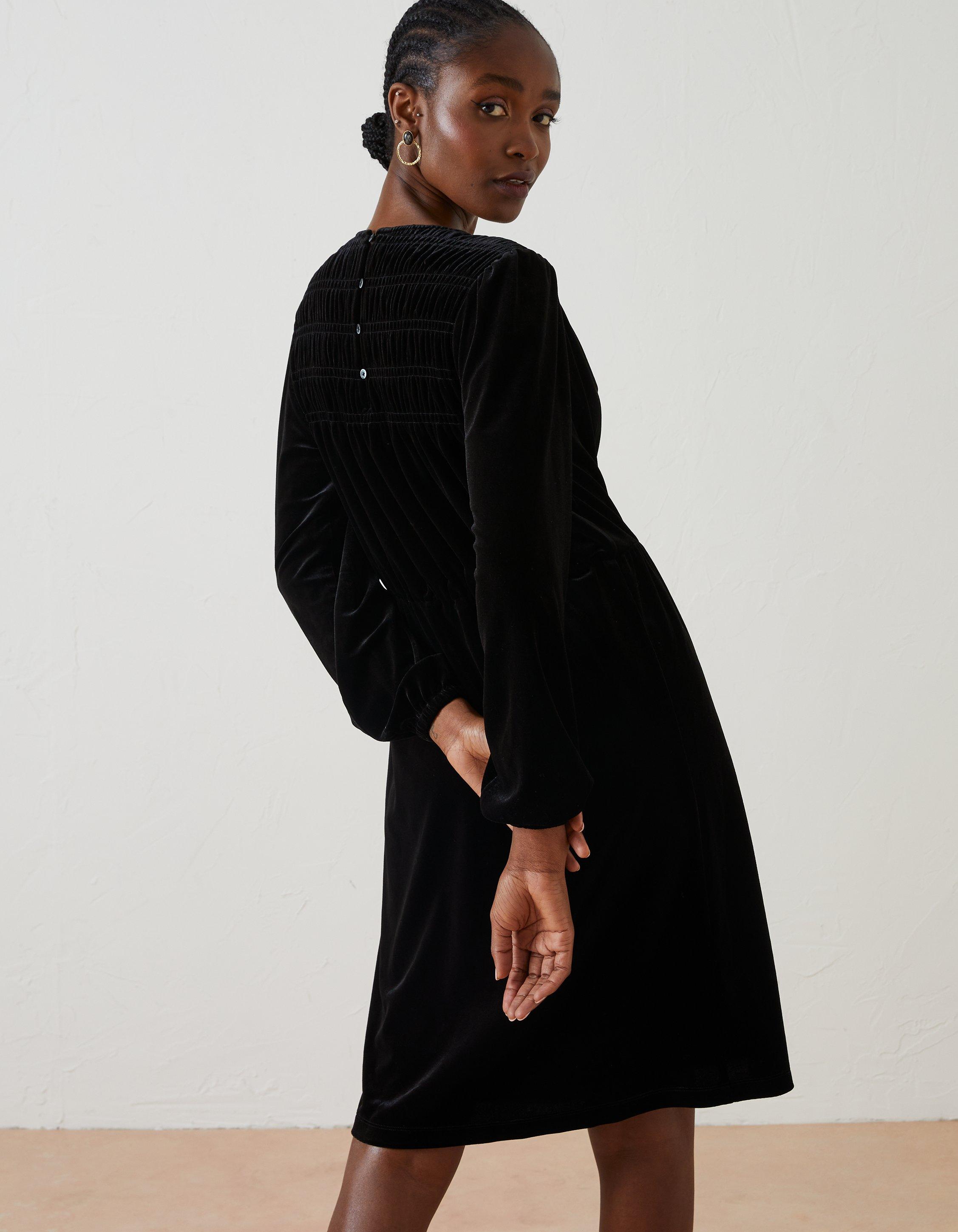 Long black velvet dress long outlet sleeve