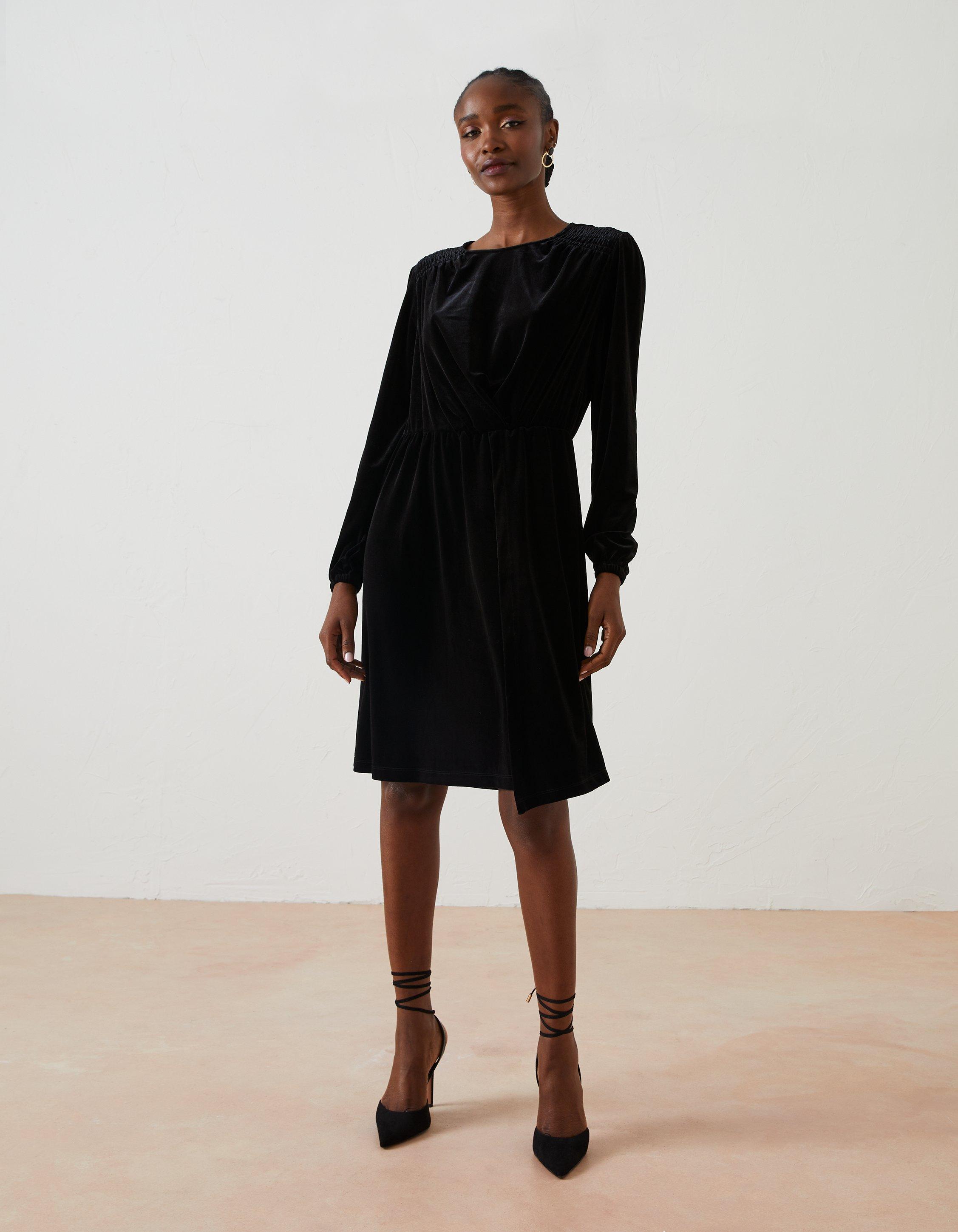 Black velvet best sale dresses with sleeves